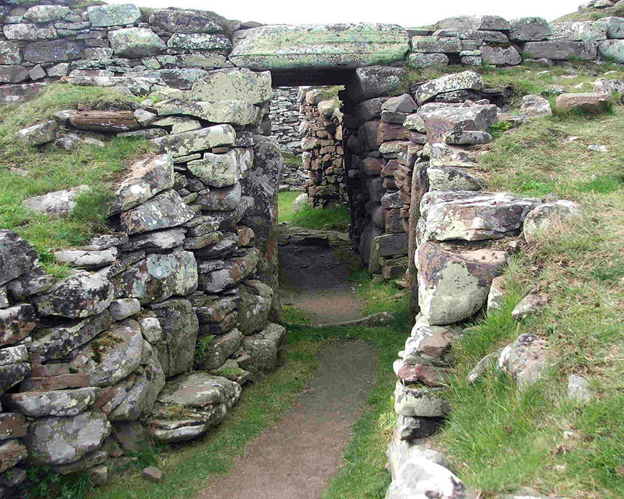08 Entrance to Carn Liath Broch Golspie
